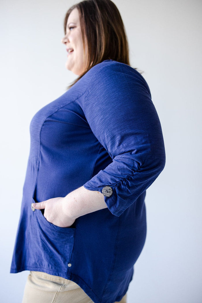 3/4 RUCHED SLEEVE TUNIC WITH POCKETS IN MARINE - L - Love Marlow