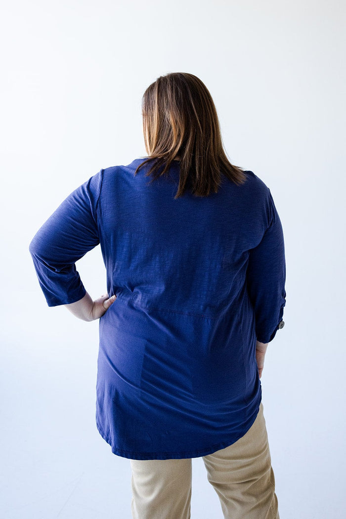 3/4 RUCHED SLEEVE TUNIC WITH POCKETS IN MARINE - L - Love Marlow
