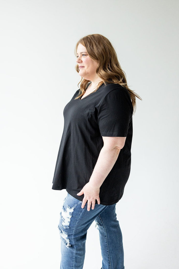 BASIC V - NECK TEE WITH BRONZE SPARKLE IN BLACK - 22/24 - Love Marlow