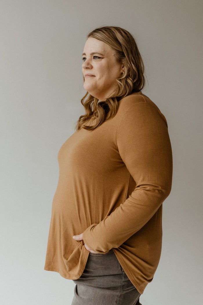 ESSENTIAL CREW NECK LONG - SLEEVED TEE IN URBAN BRONZE - Love Marlow