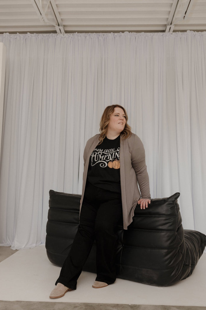 "FARM FRESH PUMPKINS" GRAPHIC TEE IN BLACK - Love Marlow