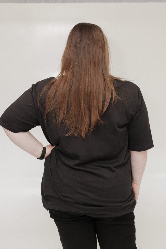 "FARM FRESH PUMPKINS" WITH TRUCK GRAPHIC TEE IN BLACK - Love Marlow