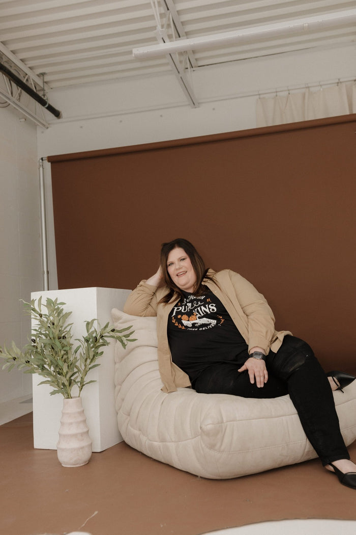 "FARM FRESH PUMPKINS" WITH TRUCK GRAPHIC TEE IN BLACK - Love Marlow
