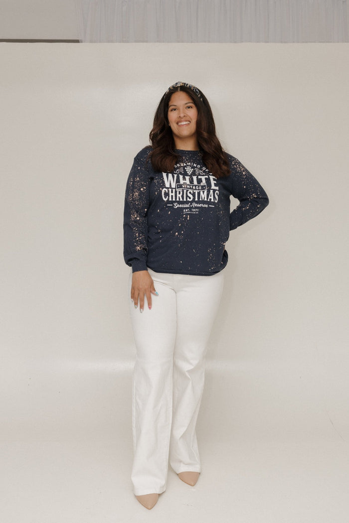 "I'M DREAMING OF A WHITE CHRISTMAS" HOLIDAY CREWNECK GRAPHIC TEE IN NAVY - Love Marlow