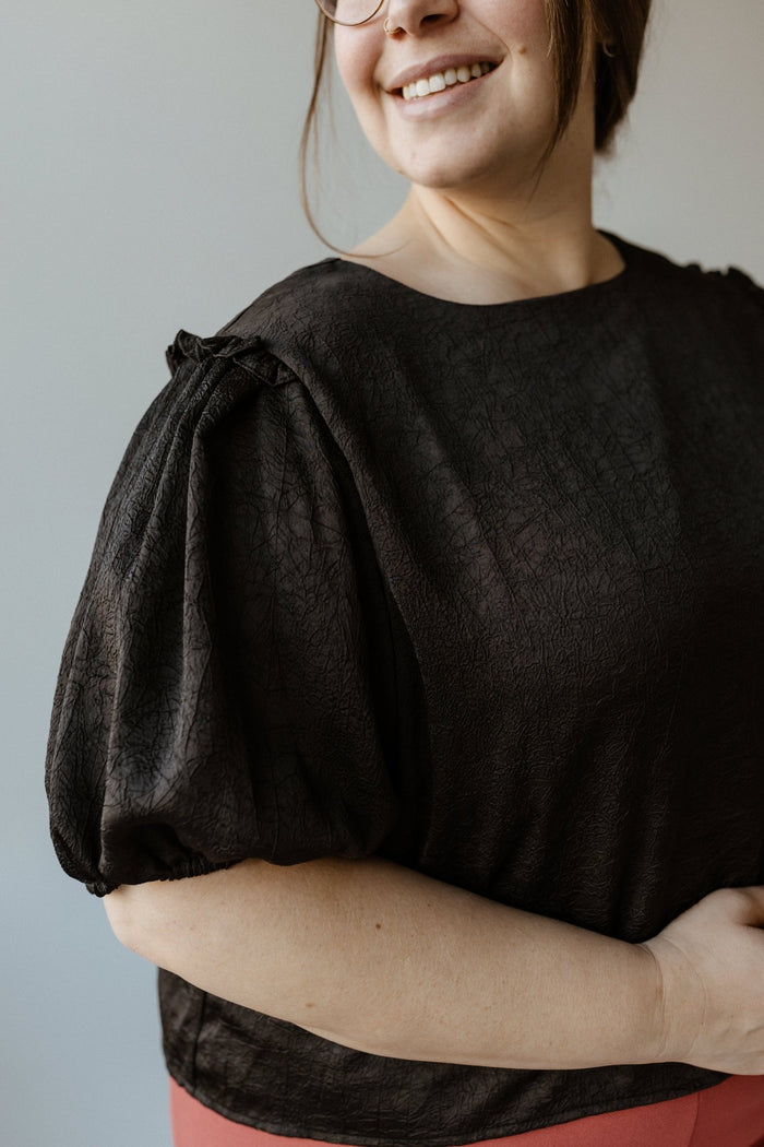 SATINY CRINKLE BLOUSE IN BLACK - Love Marlow