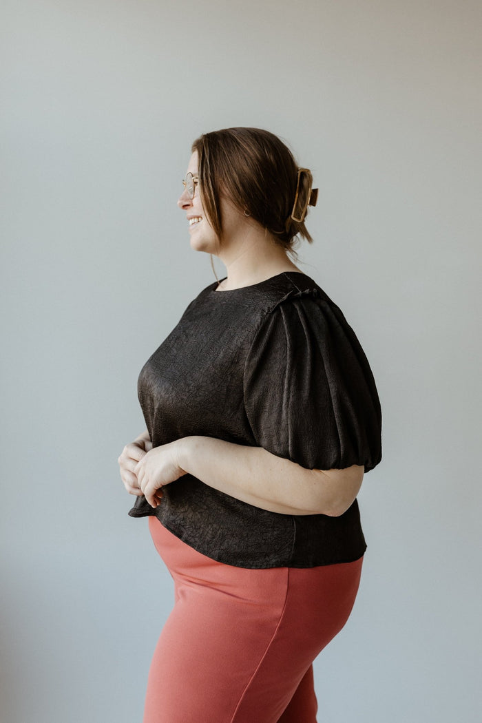 SATINY CRINKLE BLOUSE IN BLACK - Love Marlow