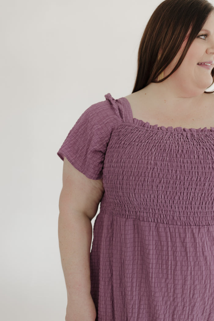 TEXTURED KNEE LENGTH DRESS IN DEWBERRY
Lilac dress