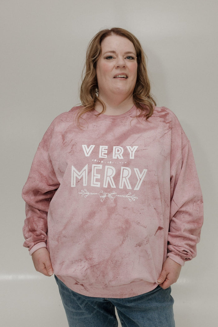"VERY MERRY" HOLIDAY CREWNECK GRAPHIC SWEATSHIRT - Love Marlow