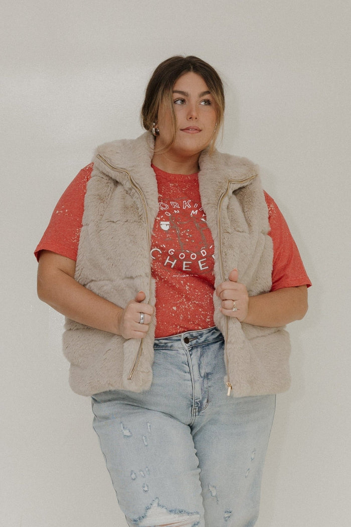 "WORKING ON MY GOOD CHEER" GRAPHIC TEE IN CANDY - Love Marlow